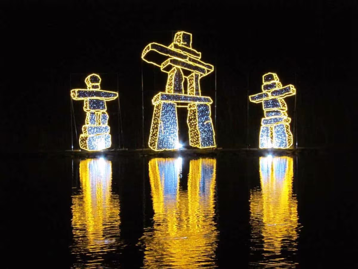 Festive Night on Niagara Holiday Lights Tour with Helicopter Ride.jpg