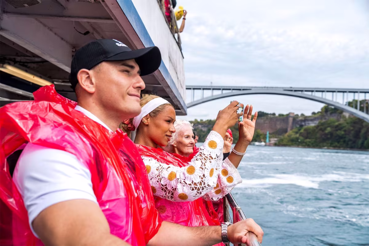 See Sight Tours Guide Enjoying at Niagara Falls